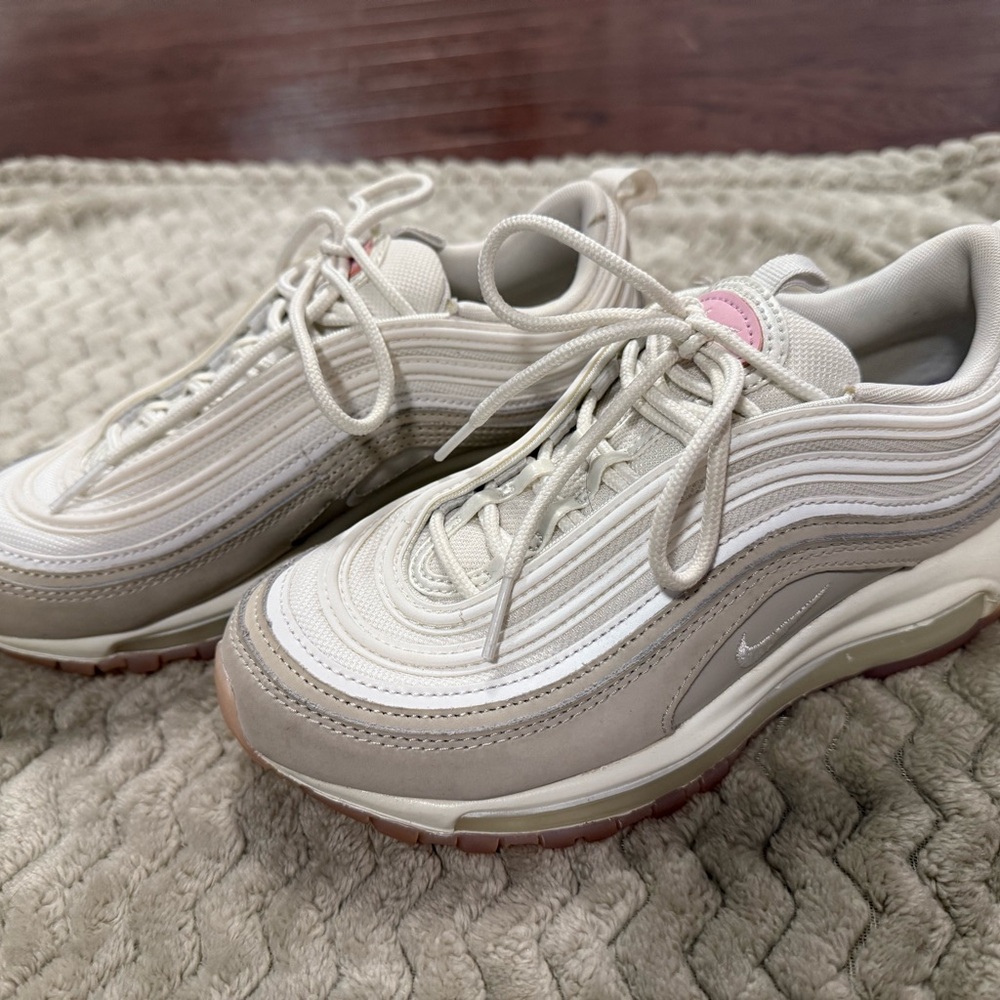 Nike Women's Cream Sneakers